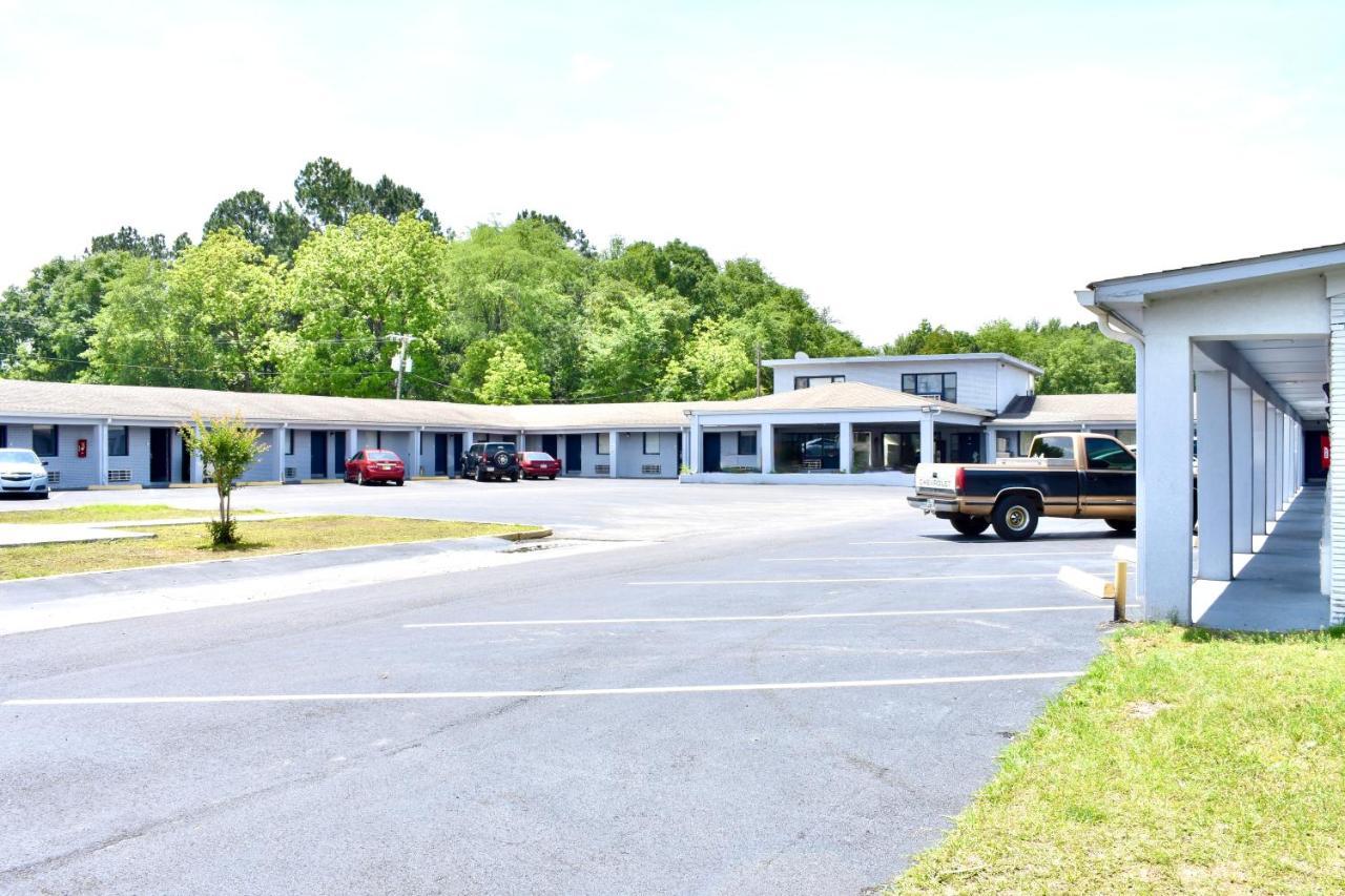 Rodeway Inn Swainsboro Exterior photo