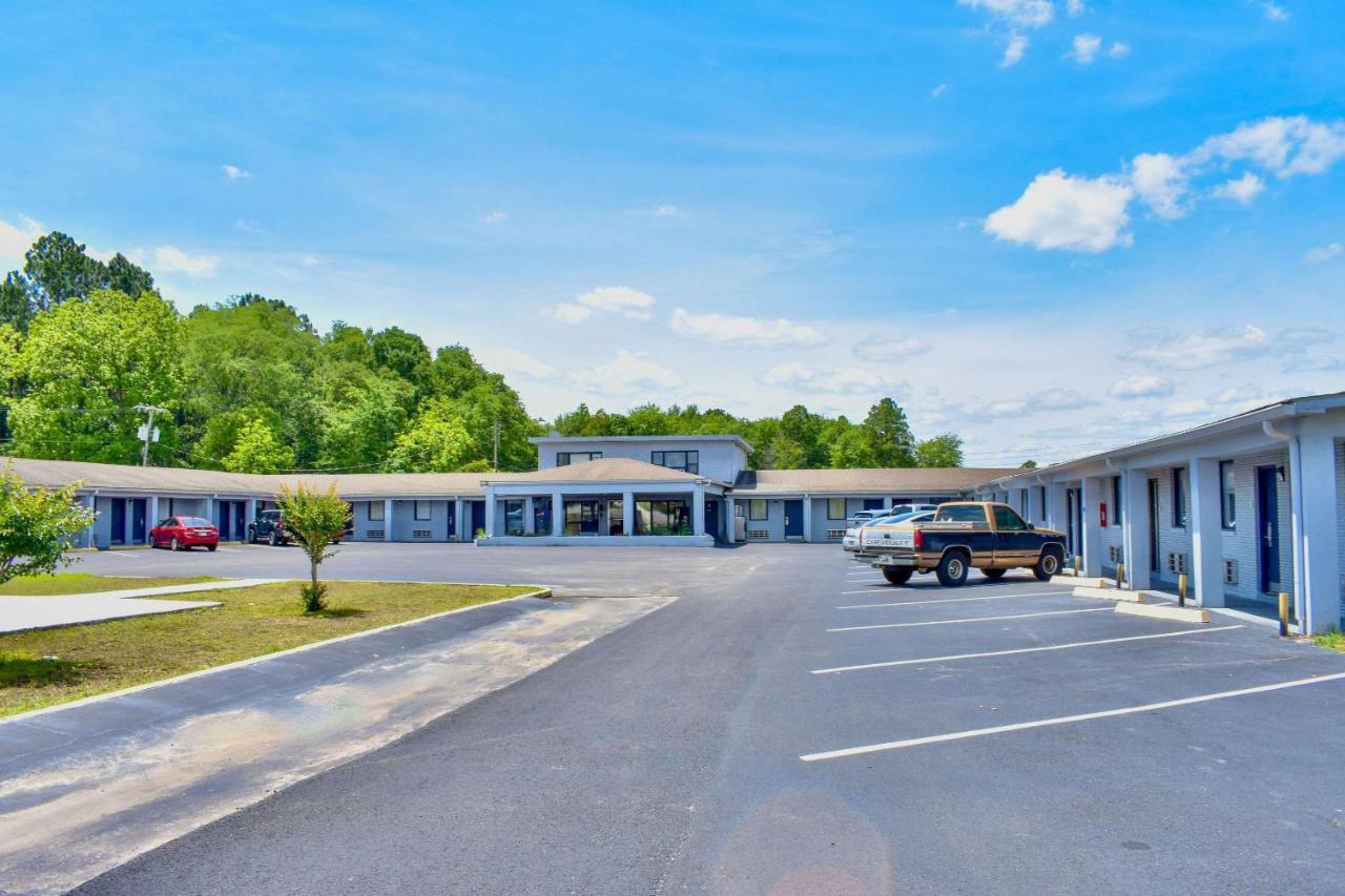 Rodeway Inn Swainsboro Exterior photo