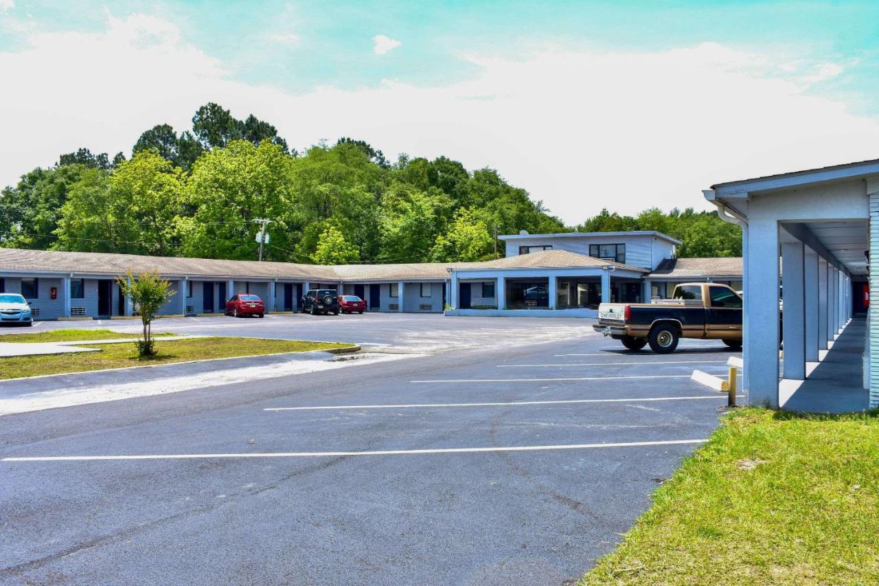 Rodeway Inn Swainsboro Exterior photo