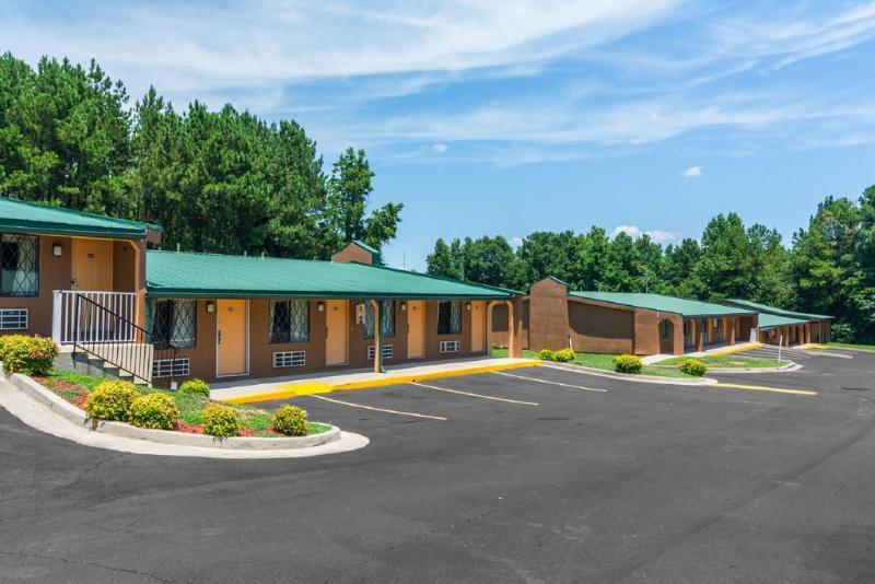 Rodeway Inn Swainsboro Exterior photo