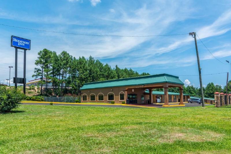 Rodeway Inn Swainsboro Exterior photo