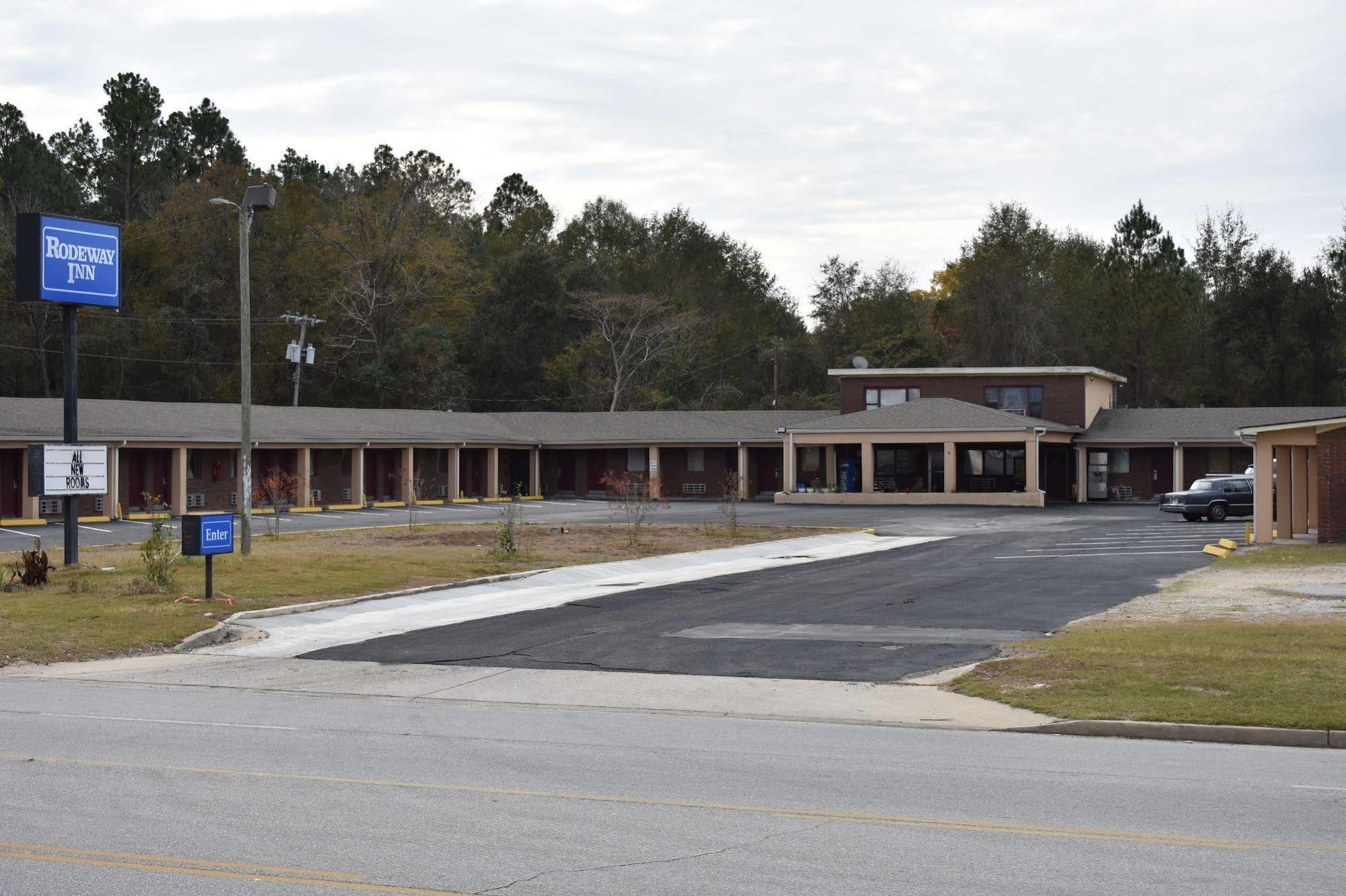 Rodeway Inn Swainsboro Exterior photo