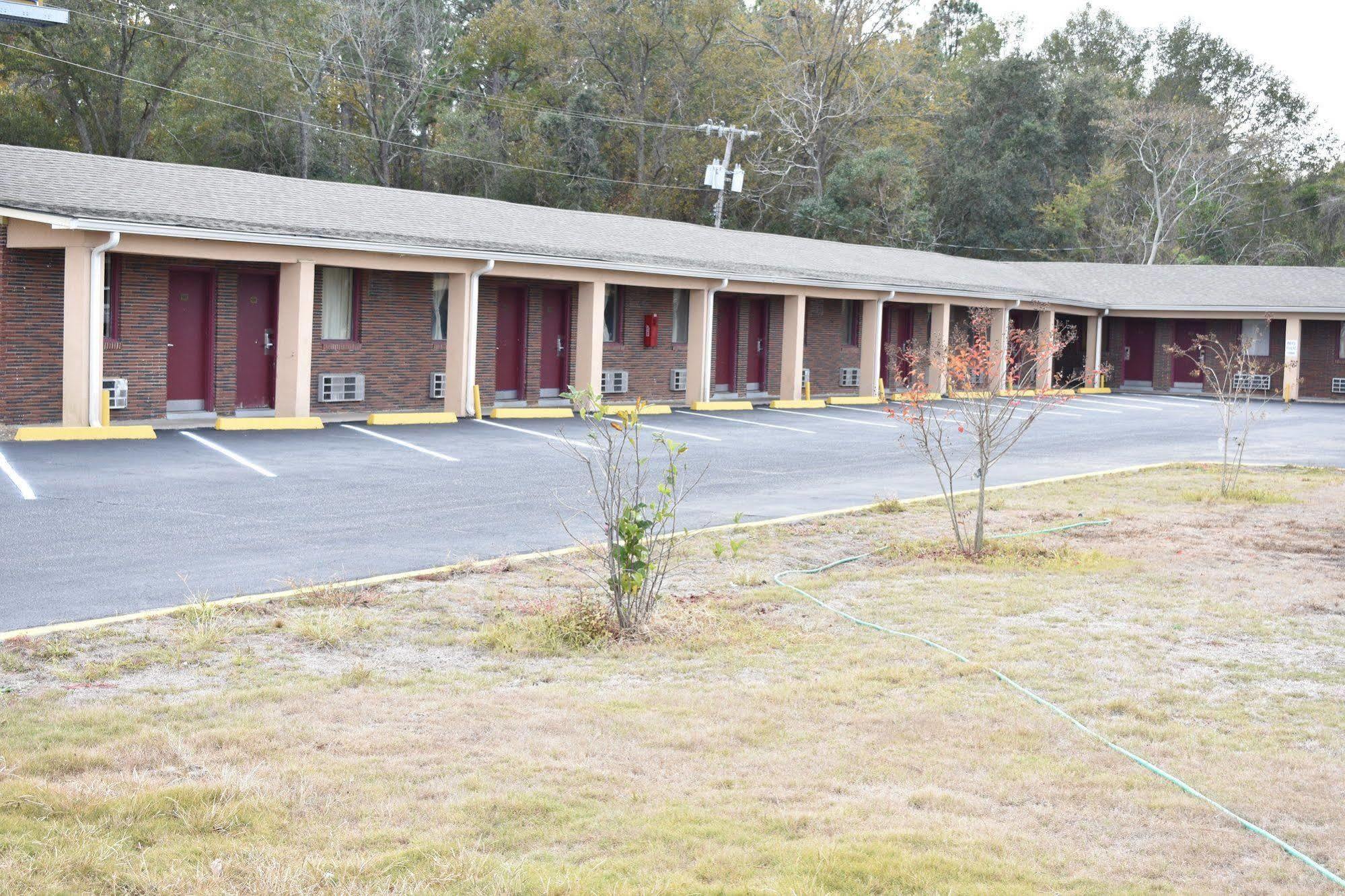 Rodeway Inn Swainsboro Exterior photo