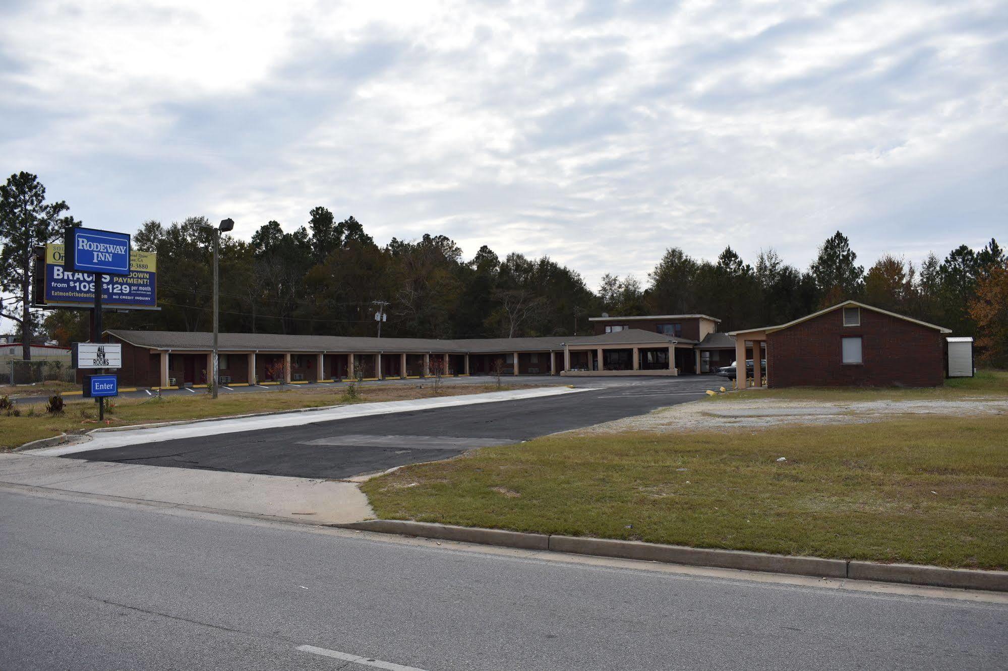 Rodeway Inn Swainsboro Exterior photo
