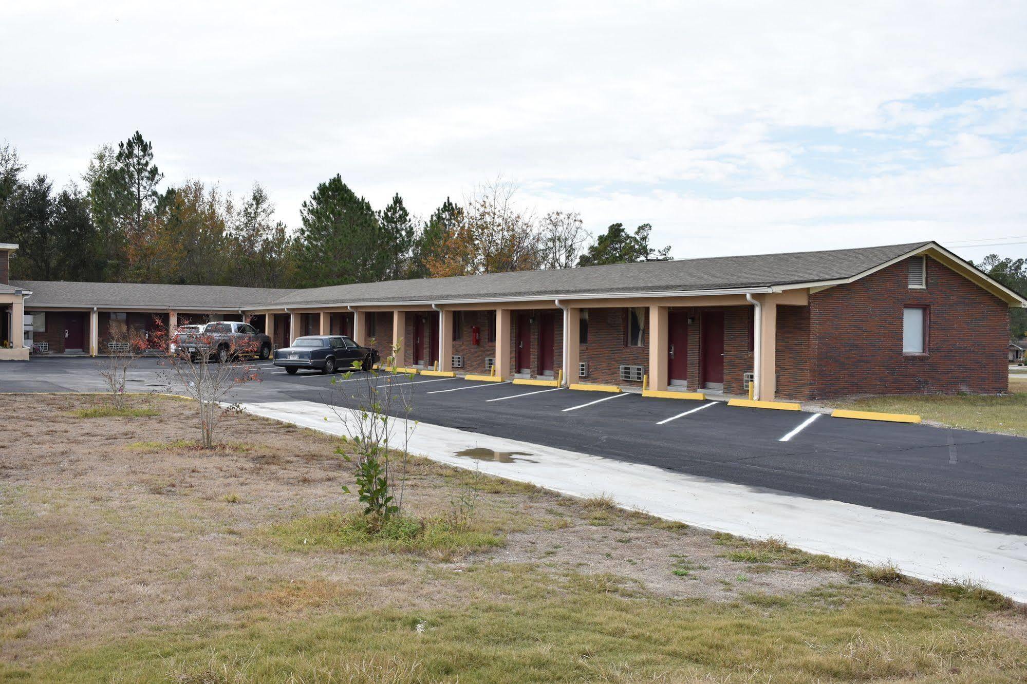 Rodeway Inn Swainsboro Exterior photo