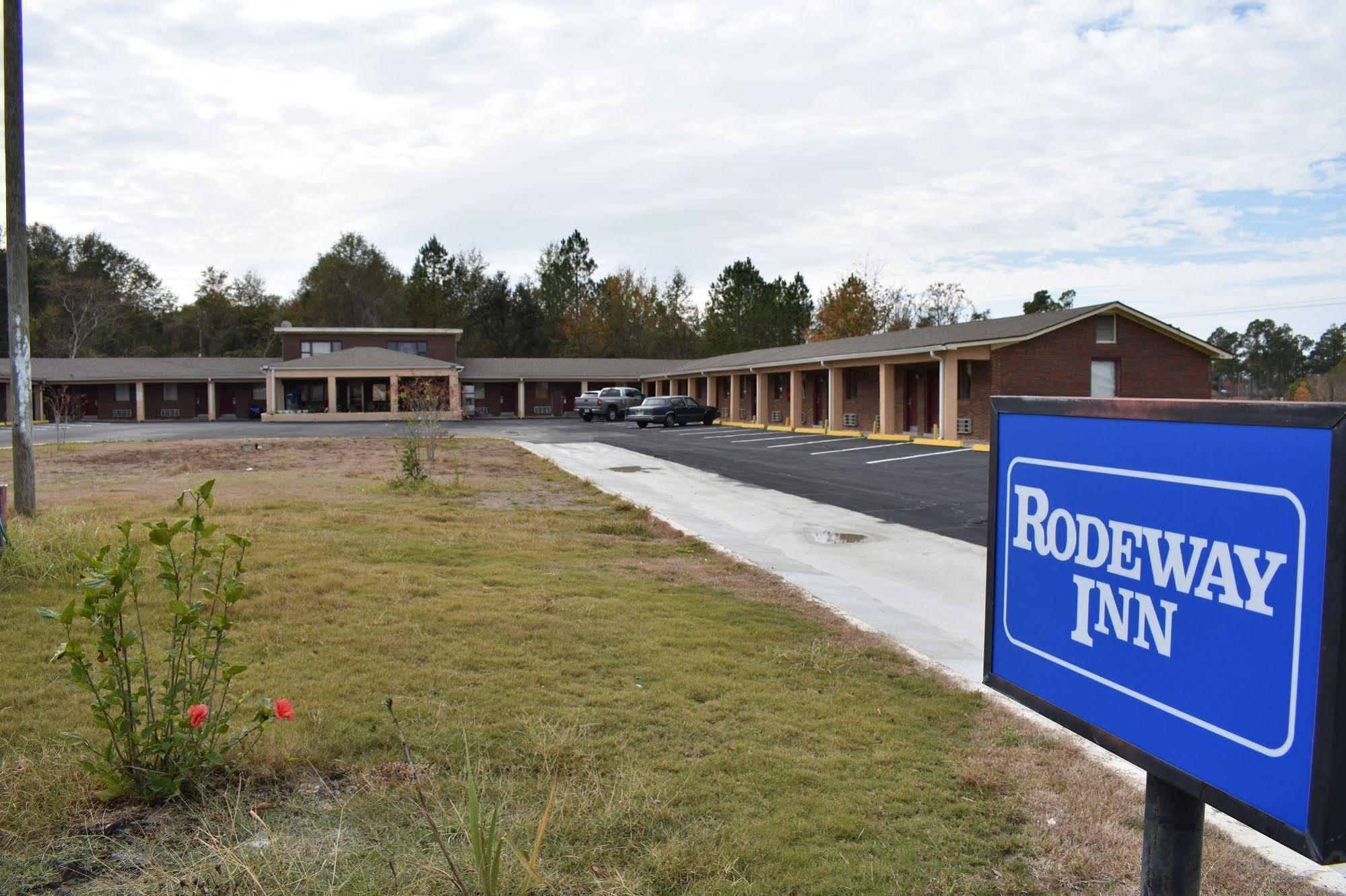 Rodeway Inn Swainsboro Exterior photo