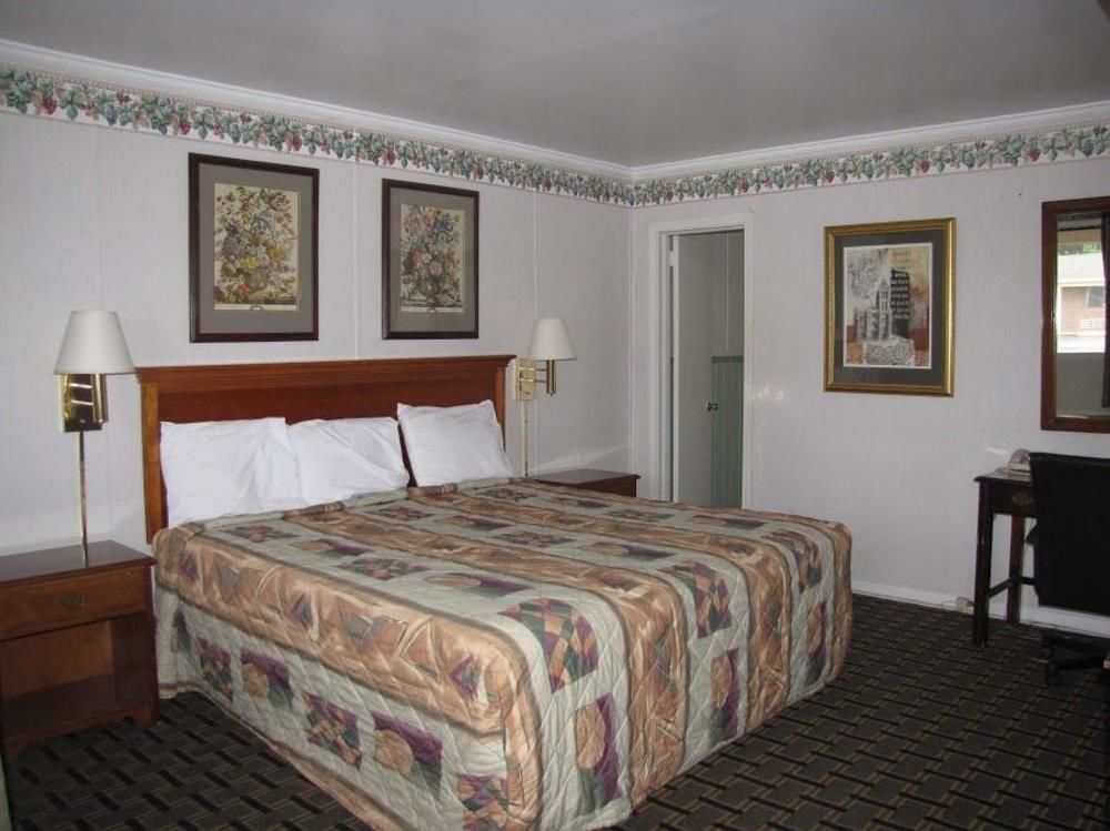 Rodeway Inn Swainsboro Exterior photo