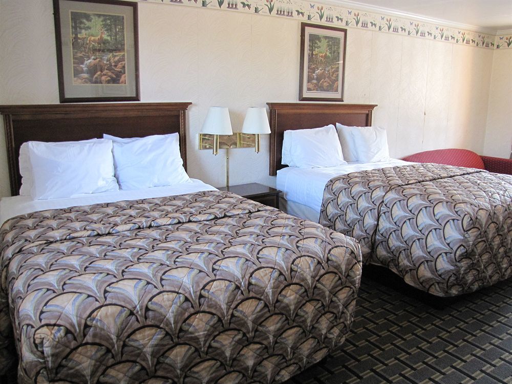 Rodeway Inn Swainsboro Exterior photo