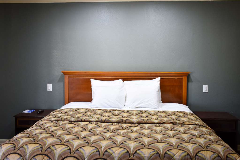 Rodeway Inn Swainsboro Room photo