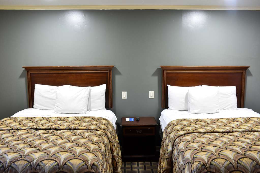 Rodeway Inn Swainsboro Room photo